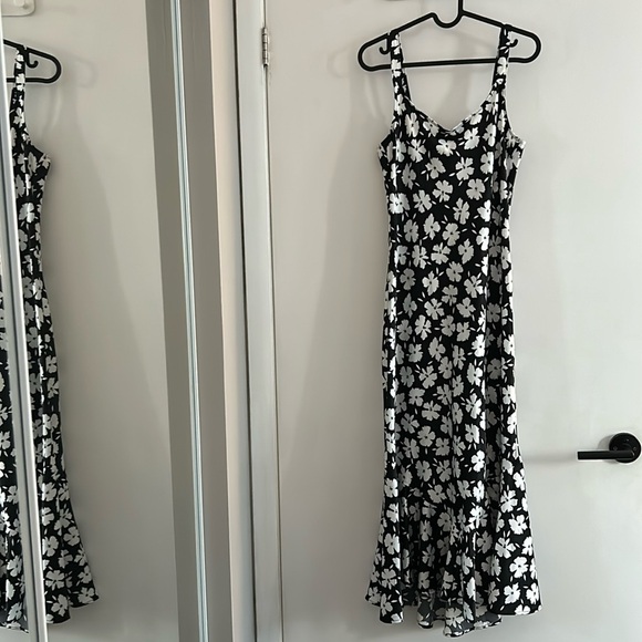 Dynamite Satin Slip Dress white floral on black size M - Picture 5 of 7